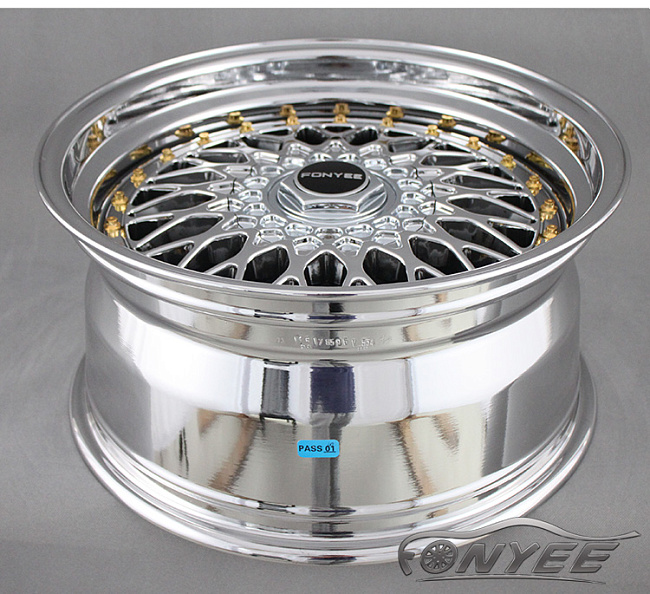 картинка Новые диски BBS RS R17 4X100/4X114,3 ET30 J8,5 хром серебро + золотистые болтики магазин  StreetTuning 