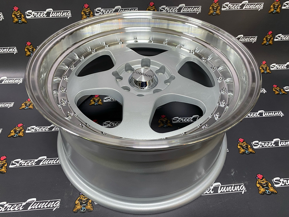 картинка Новые диски Rotiform R16 J8 ET25 4x100/114,3 серебро от магазина  StreetTuning