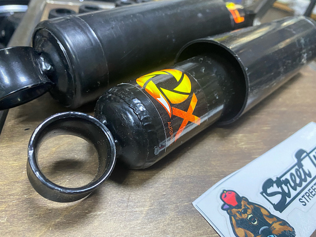 картинка Задние масляные амортизаторы FOX -50 мм для Ваз 2101-07 магазин  StreetTuning 