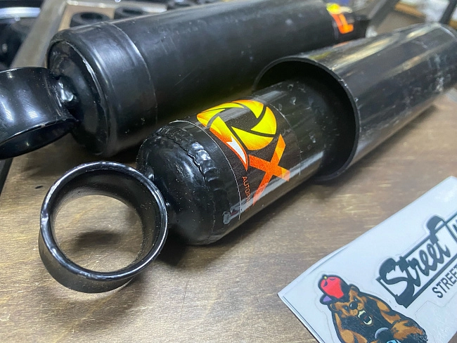 картинка Задние масляные амортизаторы FOX -50 мм для Ваз 2101-07 магазин  StreetTuning 