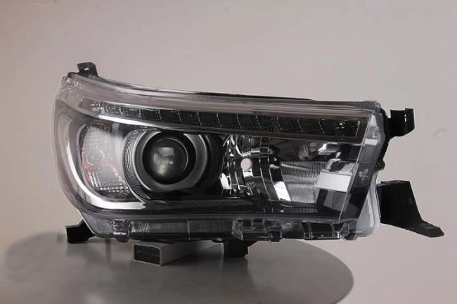 картинка Передние фары для Toyota Hilux VIGO 2015-2016 г магазин  StreetTuning 