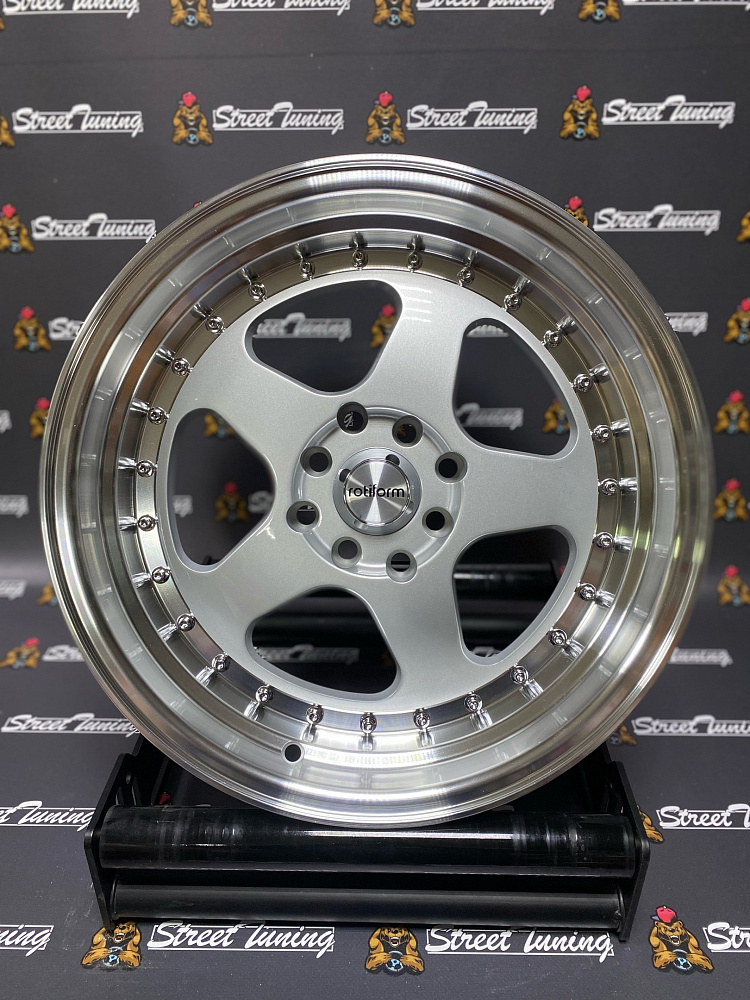 картинка Новые диски Rotiform R16 J8 ET25 4x100/114,3 серебро от магазина  StreetTuning
