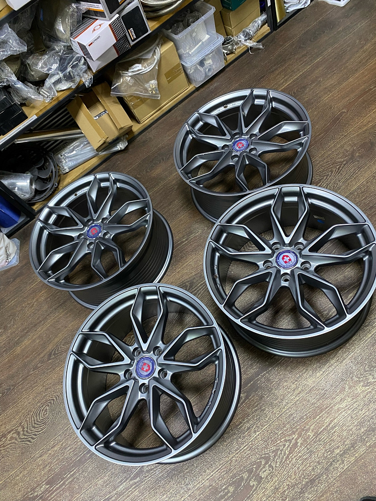 картинка Новые диски HRE S201 R18 J8 ET38 5X114,3, серый мато-серебряные от магазина  StreetTuning