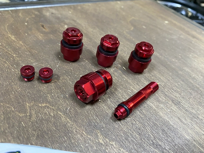 картинка Скрытые ниппели (вентили) для колес, к-т 4 шт, цвет красный магазин  StreetTuning 