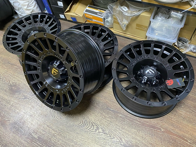 картинка Новые диски Off Road R17 J8.5 et10 6x114,3, черные магазин  StreetTuning 