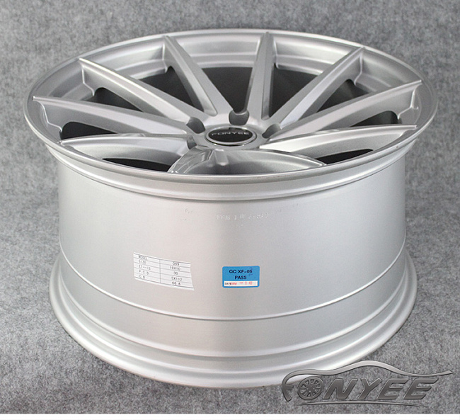 картинка Новые диски Vossen CVT-L Replica R18 5X105 ET33 J8,5 серебристые магазин  StreetTuning 
