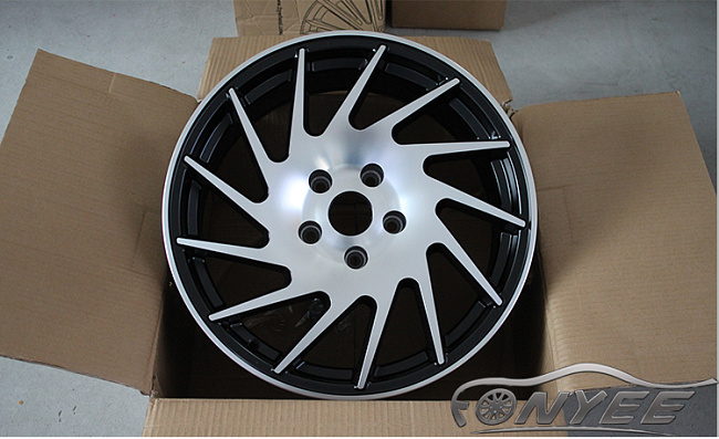 картинка Новые диски Vossen VLE1-L Replica R18 5X120 ET33 J8 черный + серебро магазин  StreetTuning 