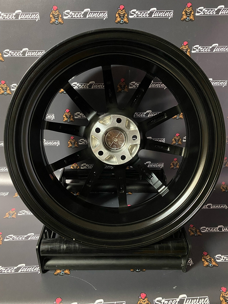 картинка Новые диски Vossen VFS-1 R18 J8 ET35 5x114.3 Silver+Black от магазина  StreetTuning
