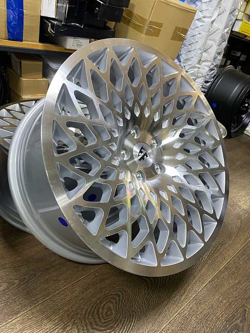 картинка Новые диски WCI CAST MT10 Replika R18 J8.5 ET40 5X108, серебро магазин  StreetTuning 