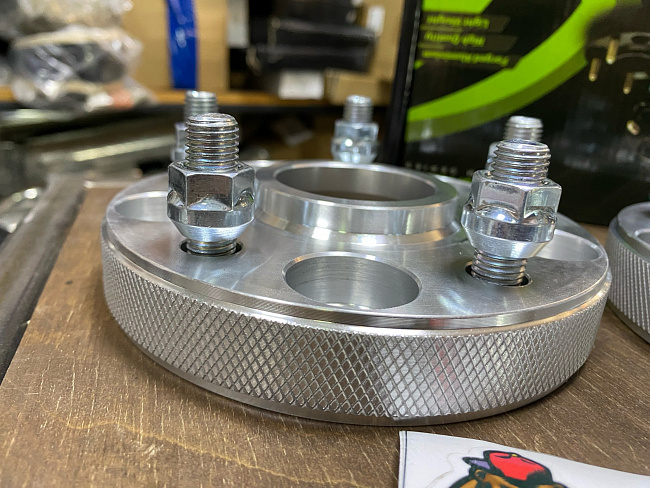 картинка Проставка Starleks 25 мм 5x114.3 цо 64.1 шпилечная M12x1,5 Silver магазин  StreetTuning 