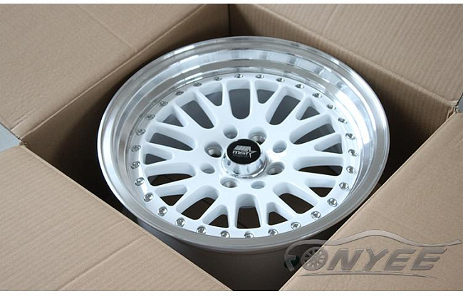 картинка Новые диски ESM 007 R17 4x100-4x114,3 ET25 J9 белые магазин  StreetTuning 