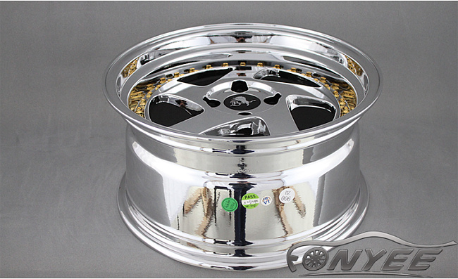 картинка Новые диски Rotiform TMB Flat R16 4х100 ET15 J8 хром + золотистые болтики магазин  StreetTuning 