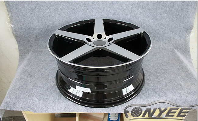 картинка Новые диски Inforged iFG 8 SUV R18 5X114,3 ET42 J9 черный глянец + серебро магазин  StreetTuning 