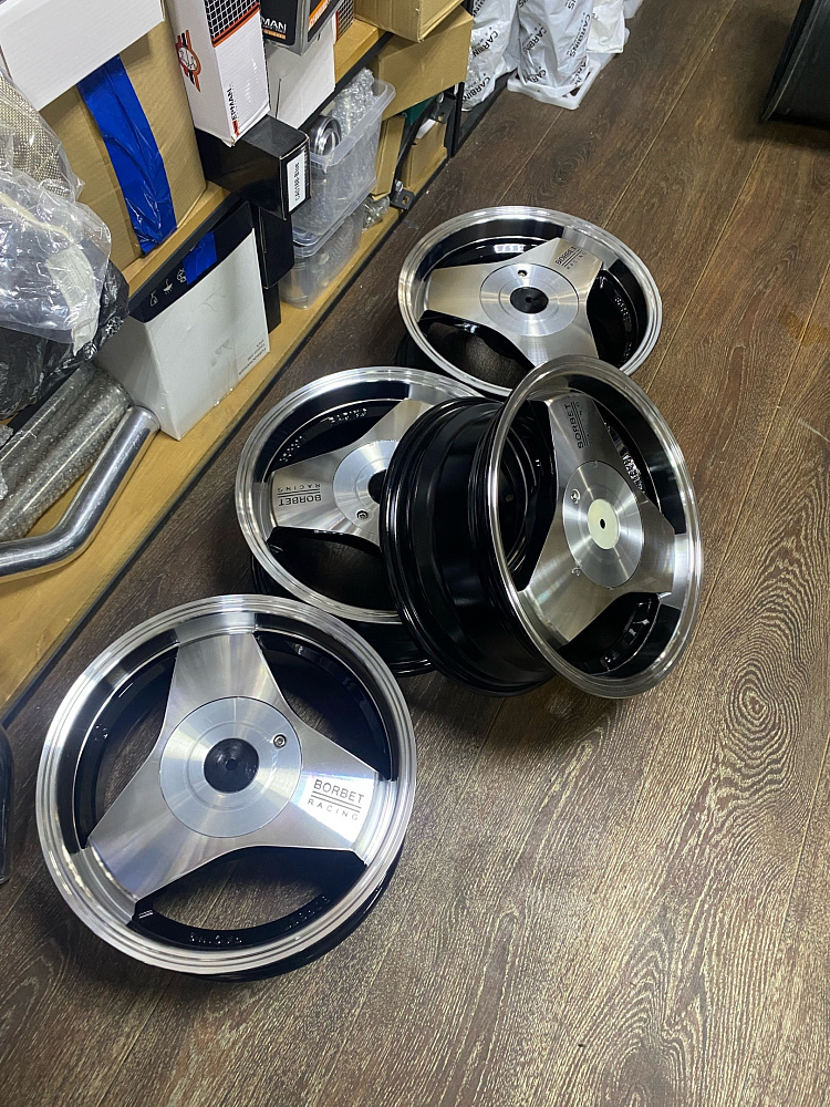 картинка Диски Borbet R14 4х100/114,3 ET25 J6 серебро + черный от магазина  StreetTuning