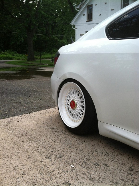 картинка Новые диски BBS RS R17 4X100/5X100 ET15 J10 белый глянец + золотистые болтики магазин  StreetTuning 