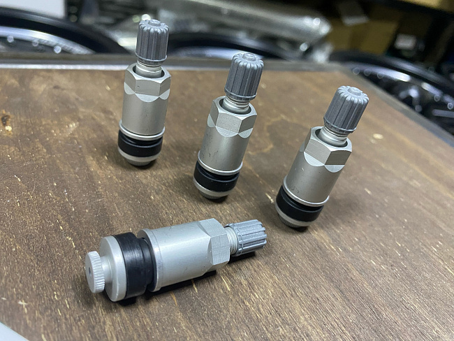 картинка Ниппели (вентили) под датчик, разборные TPMS-24, серые, 4 шт магазин  StreetTuning 