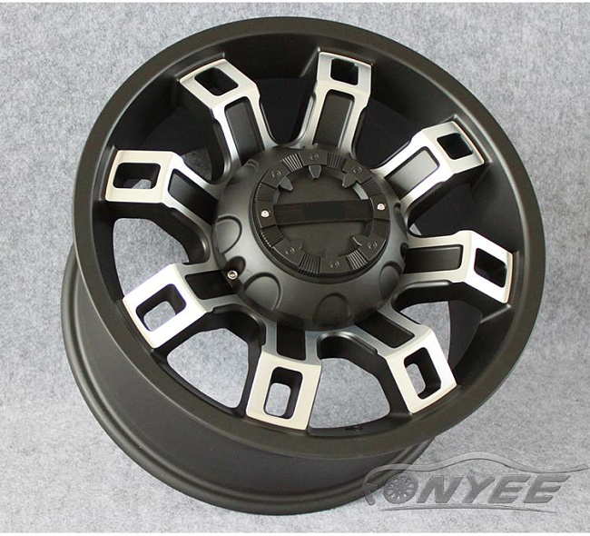 картинка Новые диски Blazn R18 5X150-139,7 ET-6 J9 черные + серебро магазин  StreetTuning 