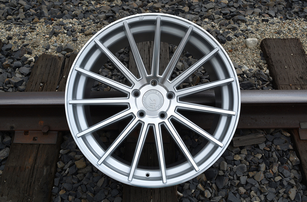 картинка Новые диски RoadForce RF15 R20 5X112 ET35 J10 серебро от магазина  StreetTuning