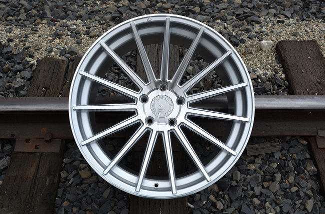 картинка Новые диски RoadForce RF15 R20 5X112 ET35 J8,5 серебро магазин  StreetTuning 
