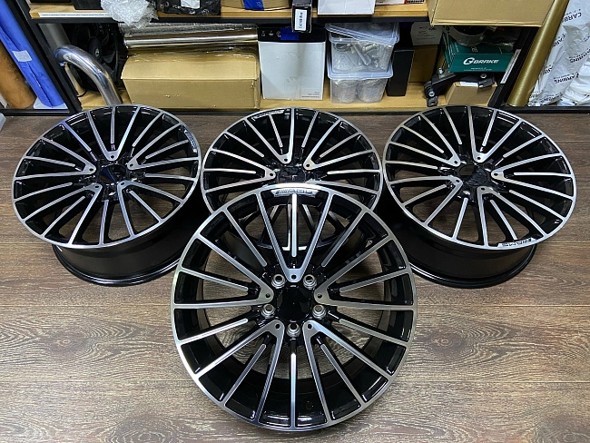 картинка Новые диски SL148 для Mercedes R18 J8 ET45 5X112 черные + серебро магазин  StreetTuning 