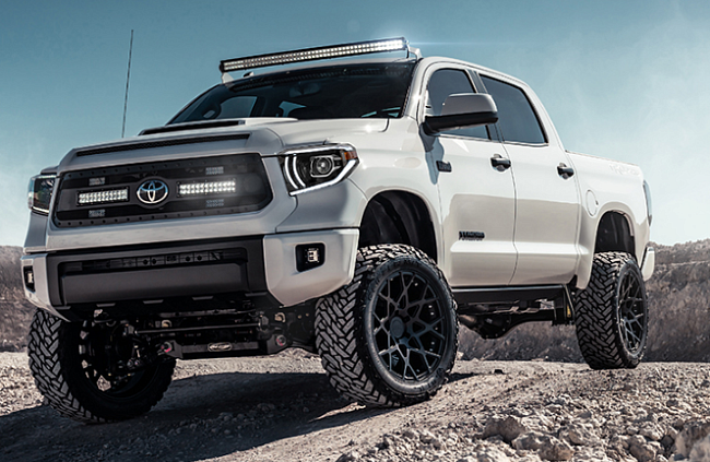 картинка Передние фары для Toyota Tundra 2014-2018 г магазин  StreetTuning 