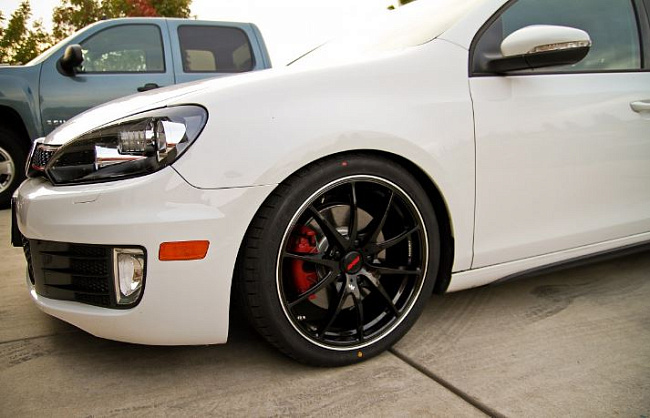 картинка Новые диски Rays G25 R18 5X114,3 ET38 J8 черные глянцевые + серебристая окантовка магазин  StreetTuning 