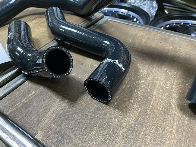 картинка Патрубки радиатора StreetTuning для VW Golf 1.4TSi MK6 2009-2014 магазин  StreetTuning 