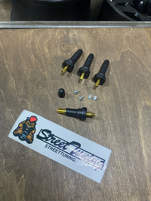 картинка Ниппели (вентили) под датчик, разборные TPMS-20, черные, 4 шт магазин  StreetTuning 