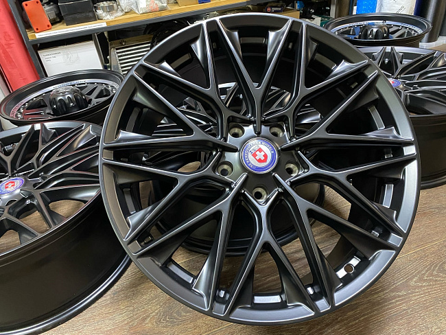 картинка Новые HRE P200 Replika R20 J8,5 ET45 5X130 черные магазин  StreetTuning 