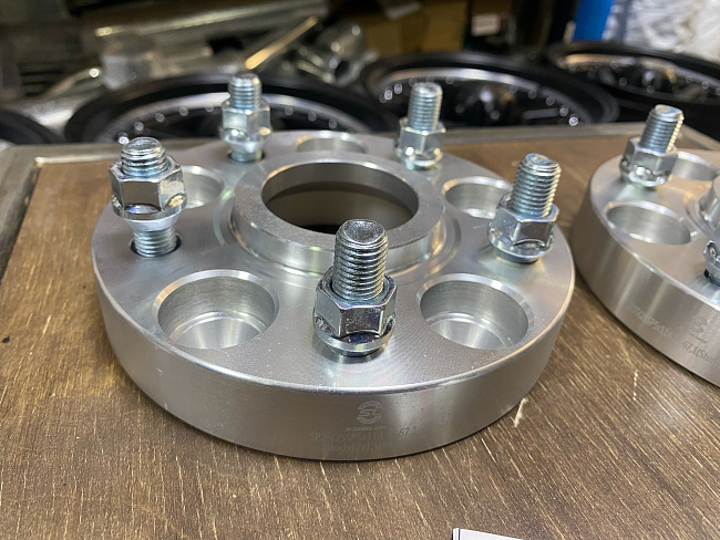 картинка Проставка Starleks 25 мм 5x114.3 цо 67.1 шпилечная M12x1,5 магазин  StreetTuning 