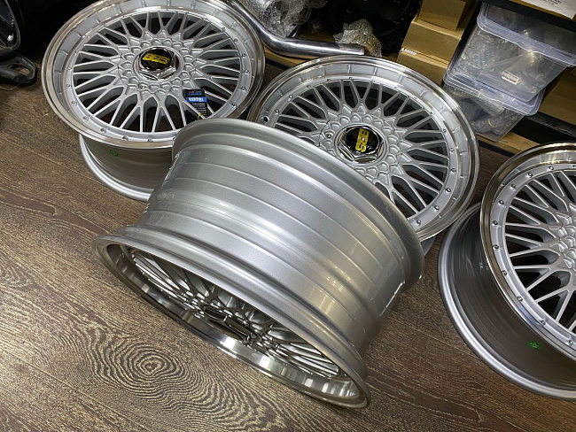 картинка Новые диски BBS RS R17 J7,5 ET35 5x120 серебро магазин  StreetTuning 