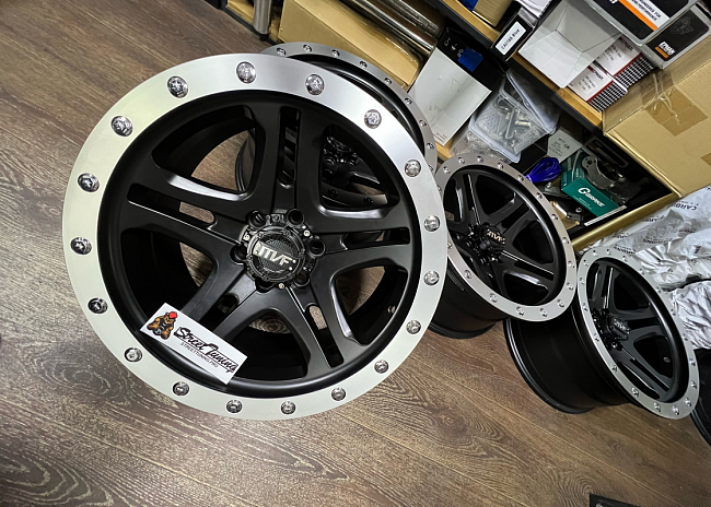 картинка Новые диски MVF R17 J8.5 et10 6x114,3, черные с серебристым кантом. магазин  StreetTuning 