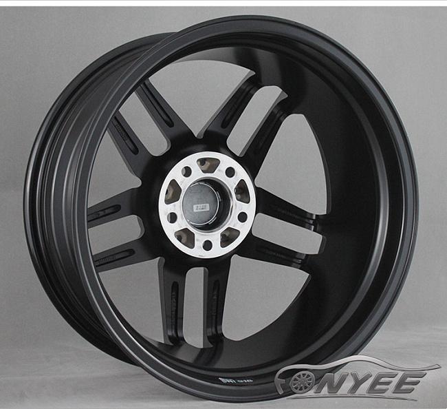 картинка Новые диски AC Schnitzer Type VIII R18 5X114,3 ET45 J8 черный + серебро магазин  StreetTuning 