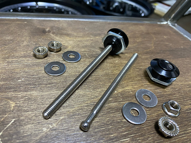 картинка Замки-защелки быстросъемные на бампер/капот, черные, 25 мм /100 мм магазин  StreetTuning 