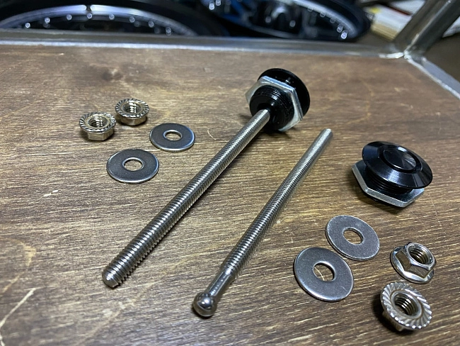 картинка Замки-защелки быстросъемные на бампер/капот, черные, 25 мм /100 мм магазин  StreetTuning 