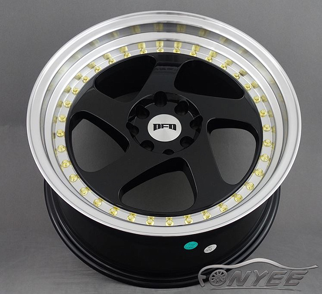 картинка Новые диски Rotiform TMB Flat R17 4х100/114,3 ET30 J8 черный глянец + золотистые болтики магазин  StreetTuning 