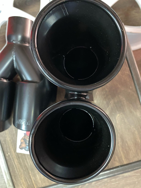 картинка Насадки на глушитель BMW M двойные комплект- 2 шт 57 х 89 мм черный мат магазин  StreetTuning 