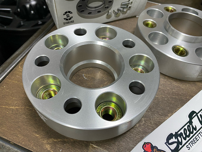 картинка Проставка Starleks 35 мм 5x112, FUT14x1.5 цо 66,6 Silver магазин  StreetTuning 