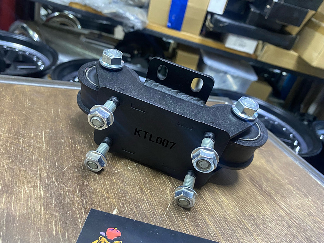 картинка Опора Акпп Lexus GS,IS, Toyota Crown-Mark X магазин  StreetTuning 