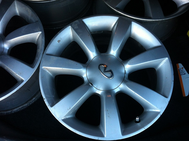 картинка Колпачок на литье Infiniti FX35, FX45 для R18 Диска 40315CG010 магазин  StreetTuning 