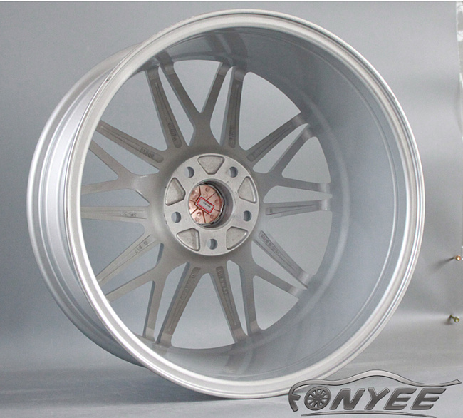 картинка Новые диски Vossen R18 5X120 ET35 J9,5 серебро магазин  StreetTuning 