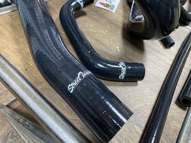 картинка Патрубки системы охлаждения StreetTuning Mitsibishi Lancer Evo 7-9 магазин  StreetTuning 