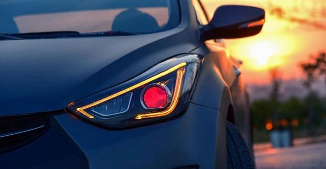 картинка Передние фары для Hyundai Elantra магазин  StreetTuning 