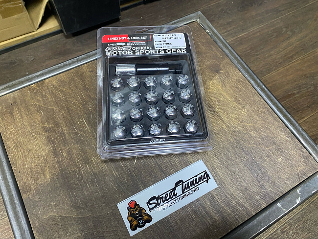 картинка Колесные гайки Rays style М12х1.25 высота-30 мм хром с секретками магазин  StreetTuning 