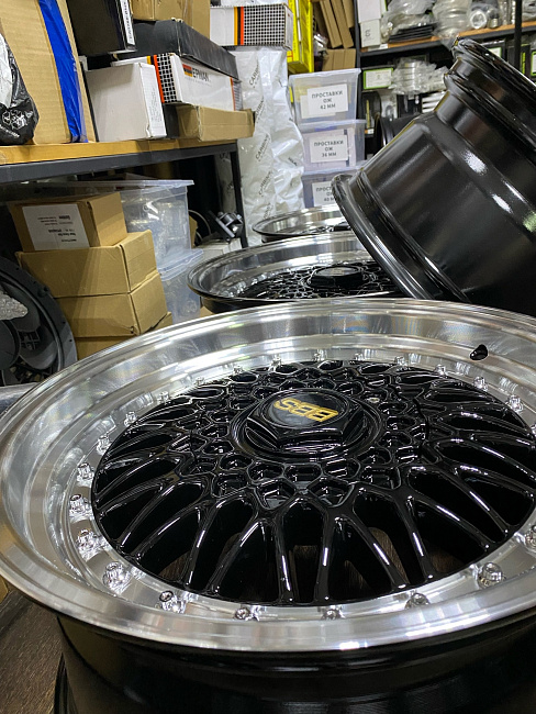 картинка Новые диски BBS RS R16 J8 ET25 4x100/4X114.3 черные+ полировка магазин  StreetTuning 
