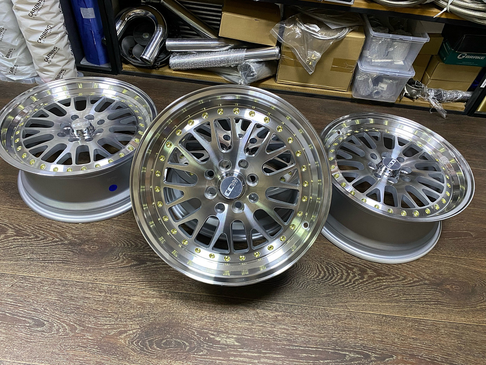 картинка Новые диски ESM 007 R16 J7 ET30 4X100x114.3 от магазина  StreetTuning