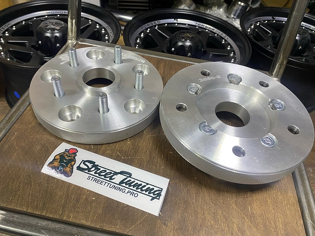 картинка Проставка переходная 25 мм 5x139.7-5x114.3, ЦО 98.5-60.1 шпилька 12x1.5 магазин  StreetTuning 