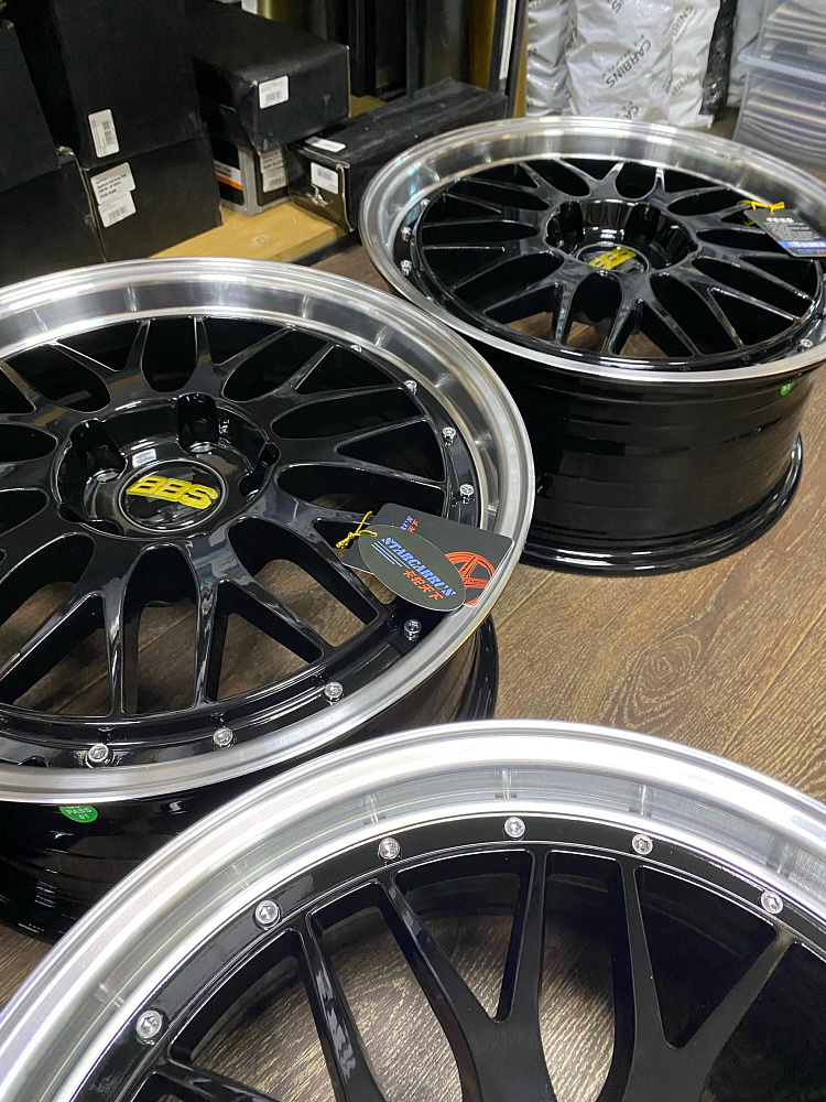 картинка Новые диски BBS LM R17 J7.5 ET38 5x114,3 черные с полировкой от магазина  StreetTuning