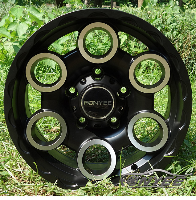 картинка Новые диски Black Rhino Magnus R16 6X139,7 ET10 J8 черный мат + серебро магазин  StreetTuning 