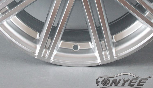 картинка Новые диски Vossen CV4 Replica R17 5X100 ET35 J7 серебро магазин  StreetTuning 